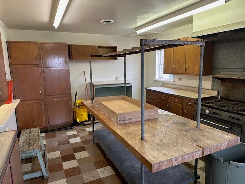 More Photos Of 117 N Main St, Crystal Lake General Retail For Sale