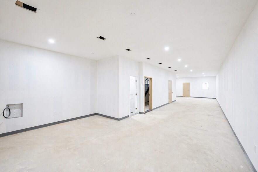 More Photos Of 15026 12th Ave, Whitestone General Retail For Sale