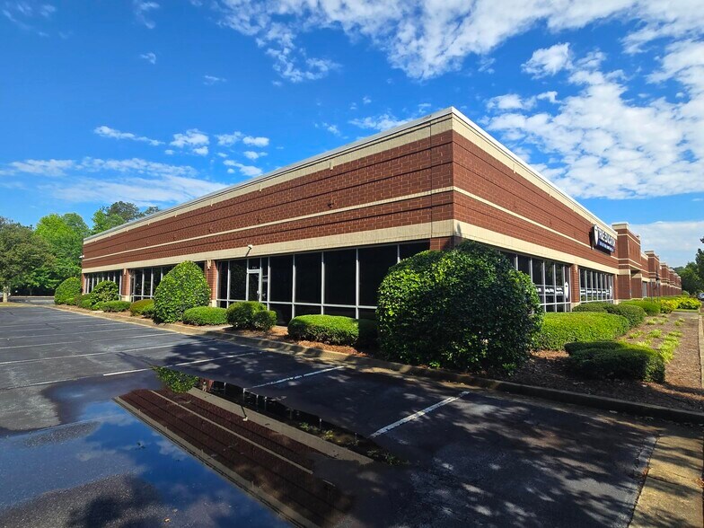 More Photos Of 10700 Abbotts Bridge Rd, Johns Creek General Retail For Lease