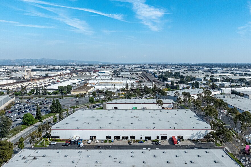 More Photos Of 5630-5678 Bandini Blvd, Bell Distribution For Lease