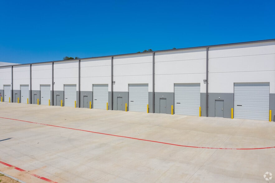 More Photos Of 13911 Service Center Dr, Tomball Light Distribution For Lease