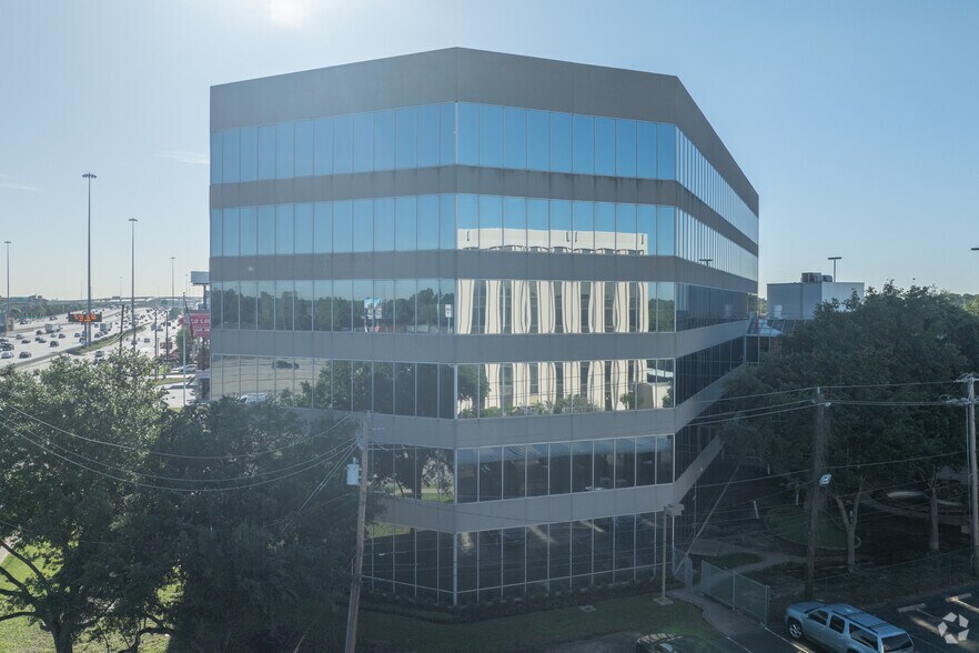 More Photos Of 11451 Katy Fwy, Houston Office For Lease