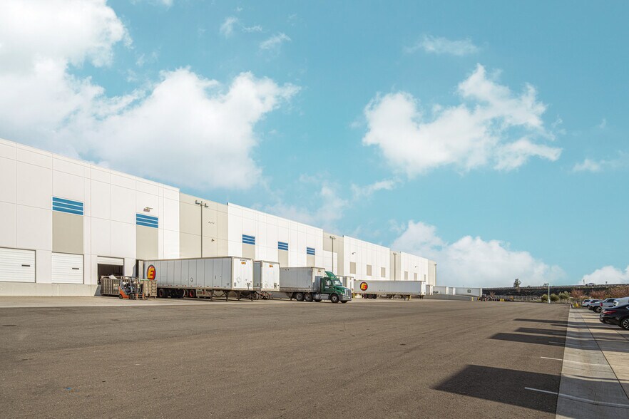 More Photos Of 1336-1340 DuPont Ct, Manteca Warehouse For Lease