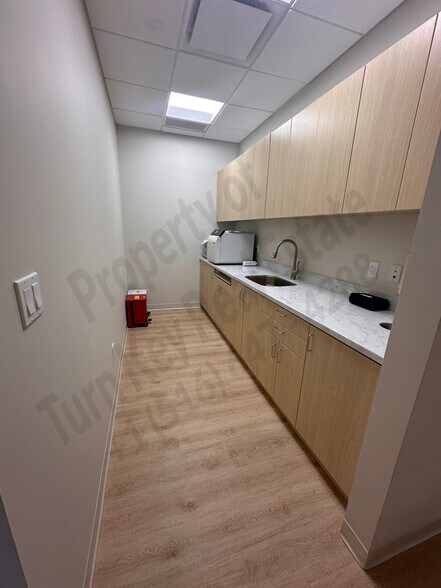 More Photos Of 1000 Northern Blvd, Great Neck Medical For Lease