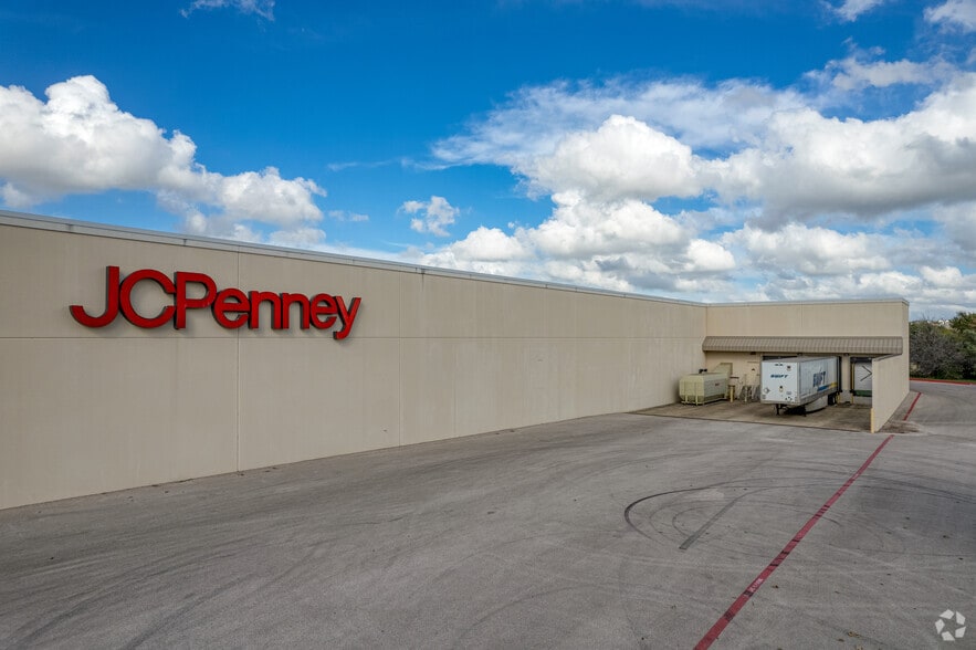 More Photos Of 201 University Oaks Blvd, Round Rock Unknown For Lease