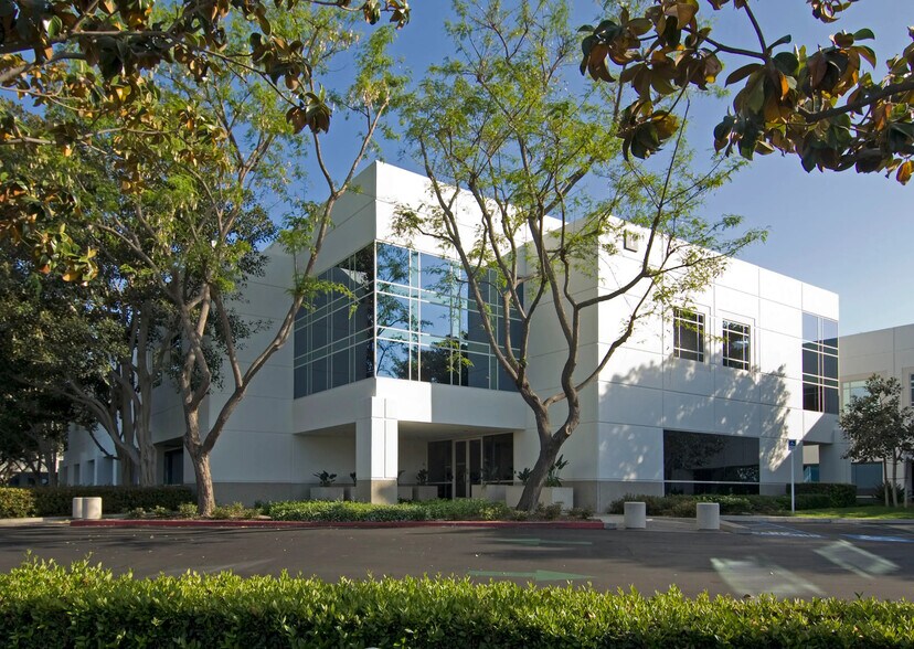 More Photos Of 1 Technology Dr, Irvine Unknown For Lease