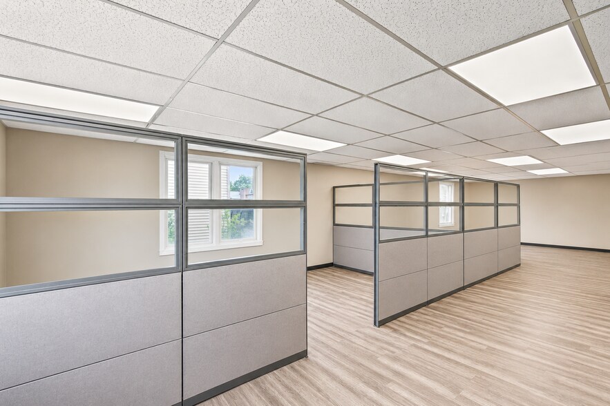 More Photos Of 152 Railroad St, Huntington Warehouse For Sale