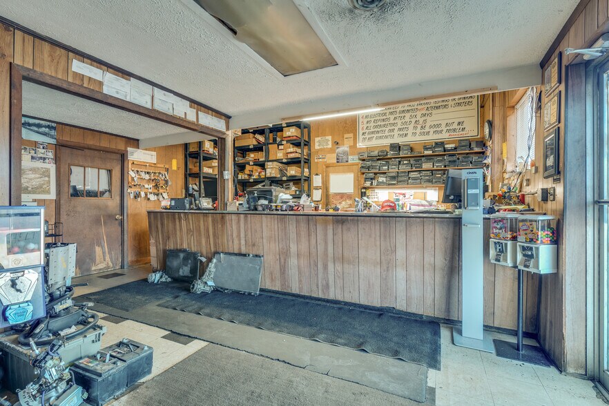 More Photos Of 116 Old Thomas Bridge Rd, Bluff City Warehouse For Sale