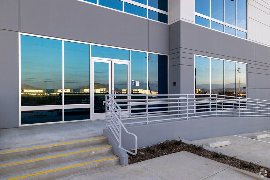 More Photos Of 18631 Seaton Ave, Perris Warehouse For Lease