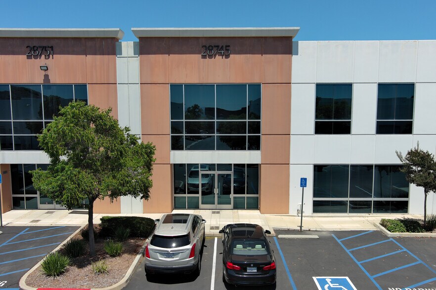 More Photos Of 28751 Industry Dr, Valencia Warehouse For Lease