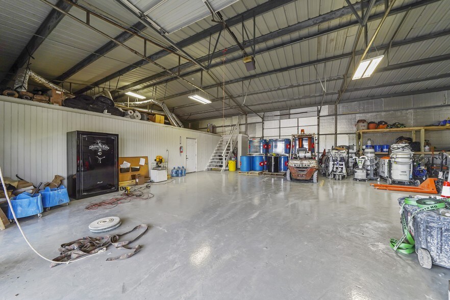 More Photos Of 6551 Calder Dr, Dickinson Warehouse For Sale