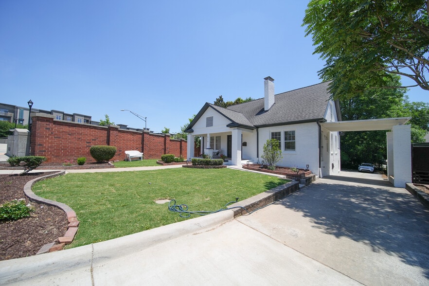 More Photos Of 610 Hawthorne Ln, Charlotte Office Residential For Sale