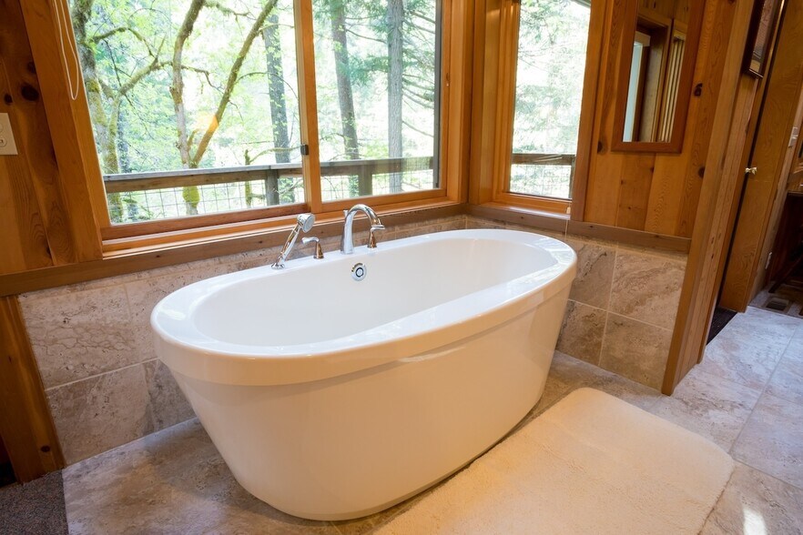 More Photos Of 42705 N Umpqua Hwy, Idleyld Park Hotel For Sale