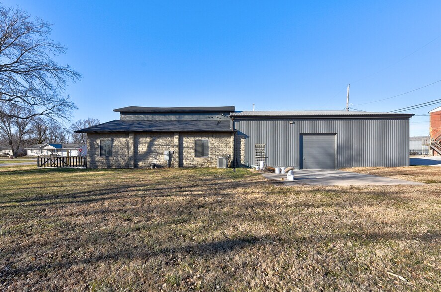 More Photos Of 250 Broad St, Greenwood Showroom For Sale