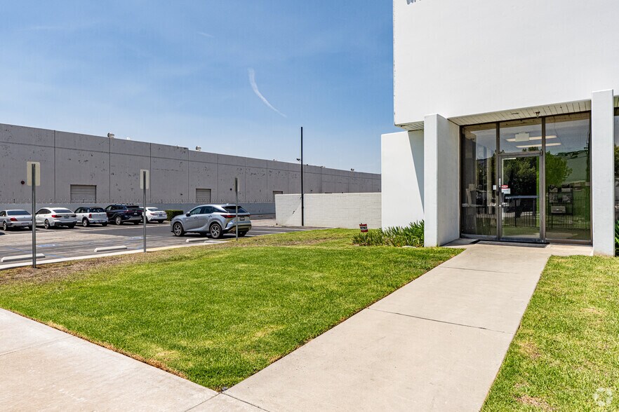 More Photos Of 347 S Stimson Ave, City Of Industry Warehouse For Lease