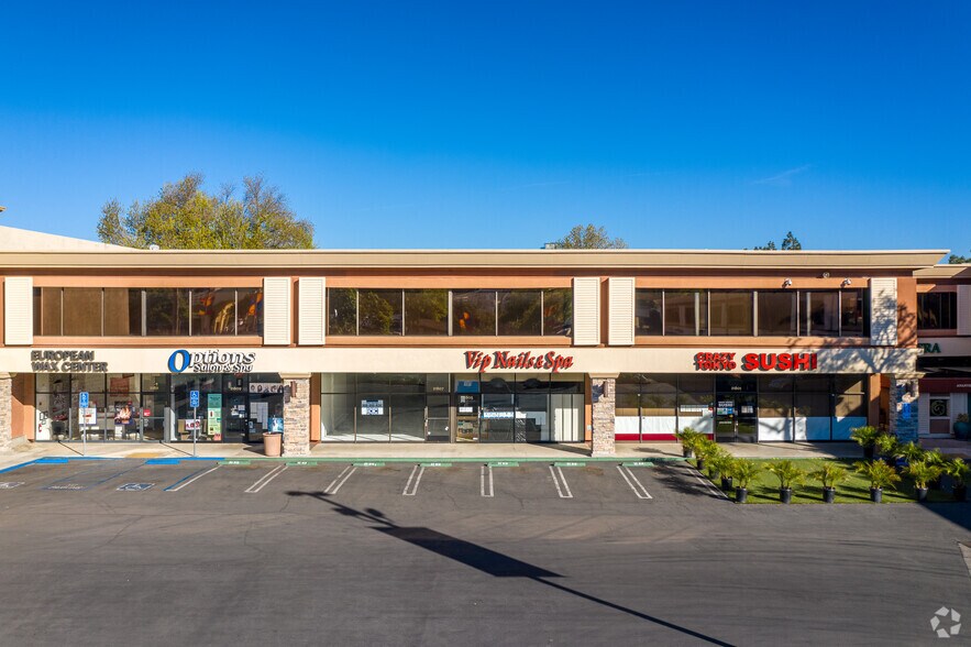 More Photos Of 21733-21841 Ventura Blvd, Woodland Hills General Retail For Lease