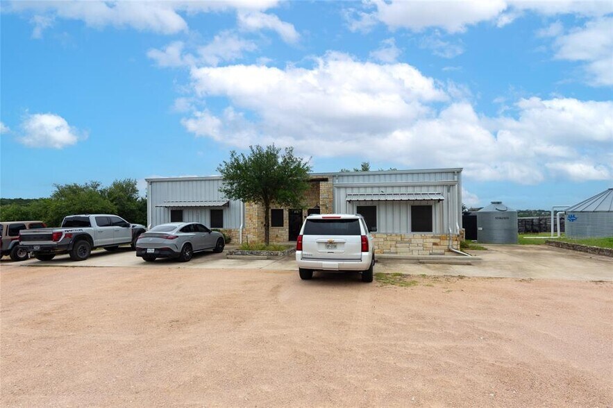 More Photos Of 275 Frog Pond Ln, Dripping Springs Office For Lease