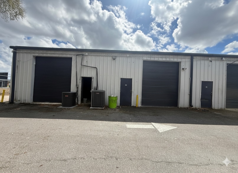 More Photos Of 4437-4451 Old Winter Garden Rd, Orlando Flex For Lease