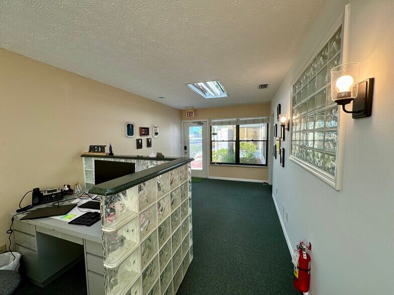 More Photos Of 6550-6564 S US Highway 1, Port Saint Lucie Office For Lease