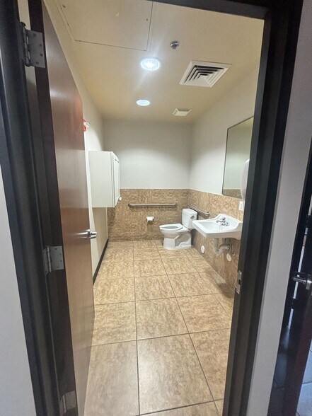 More Photos Of 1425 W Elliot Rd, Gilbert Medical For Sale