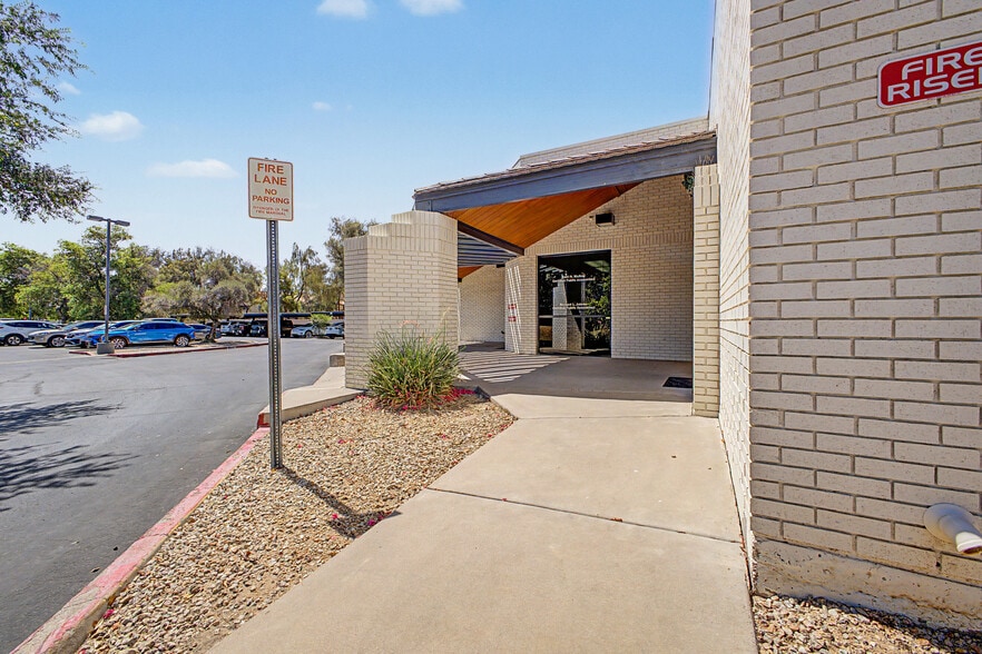 More Photos Of 1331 N Alma School Rd, Chandler Office For Sale