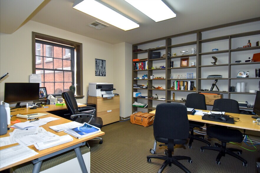 More Photos Of 109 S Fairfax St, Alexandria Office For Sale