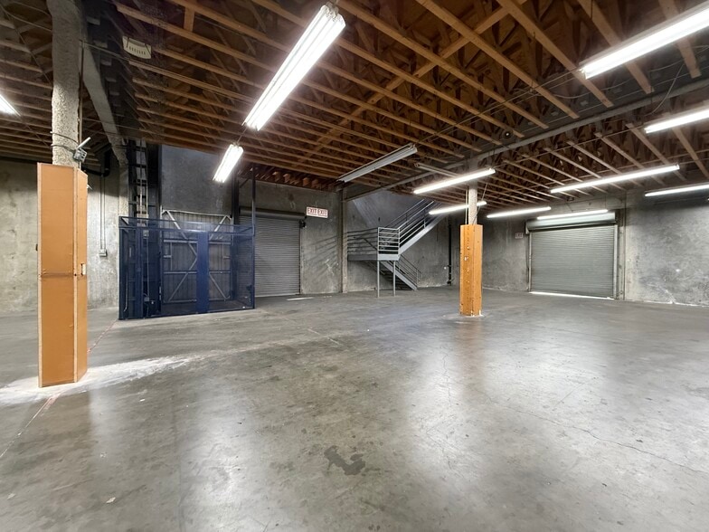 More Photos Of 2280 E Curry St, Long Beach Manufacturing For Lease