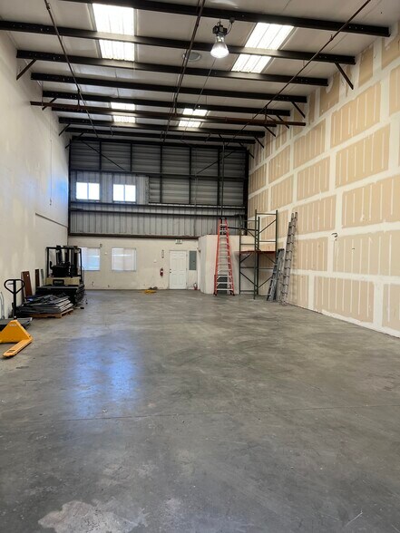More Photos Of 490 Mayock Rd, Gilroy Warehouse For Lease