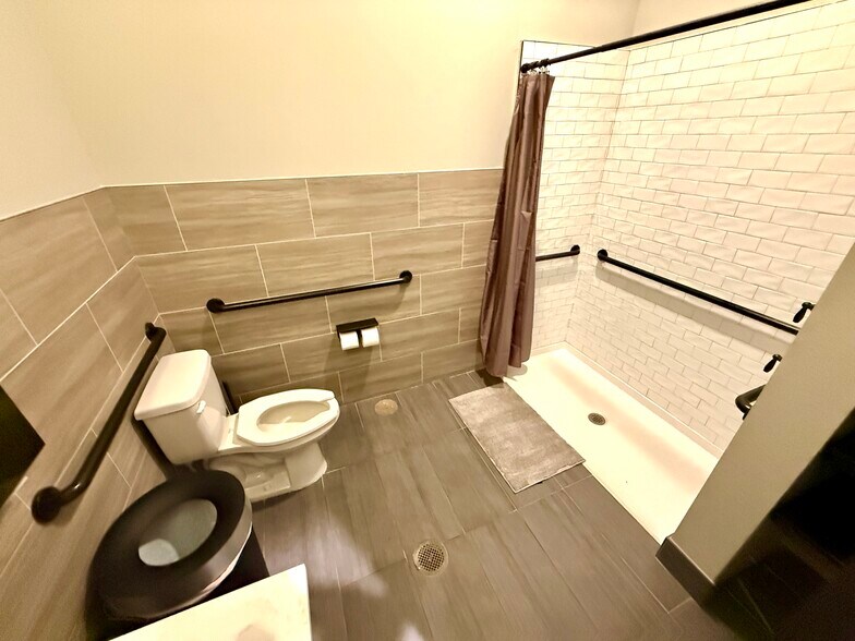 More Photos Of 2204 Western Trails Blvd, Austin Loft Creative Space For Sale