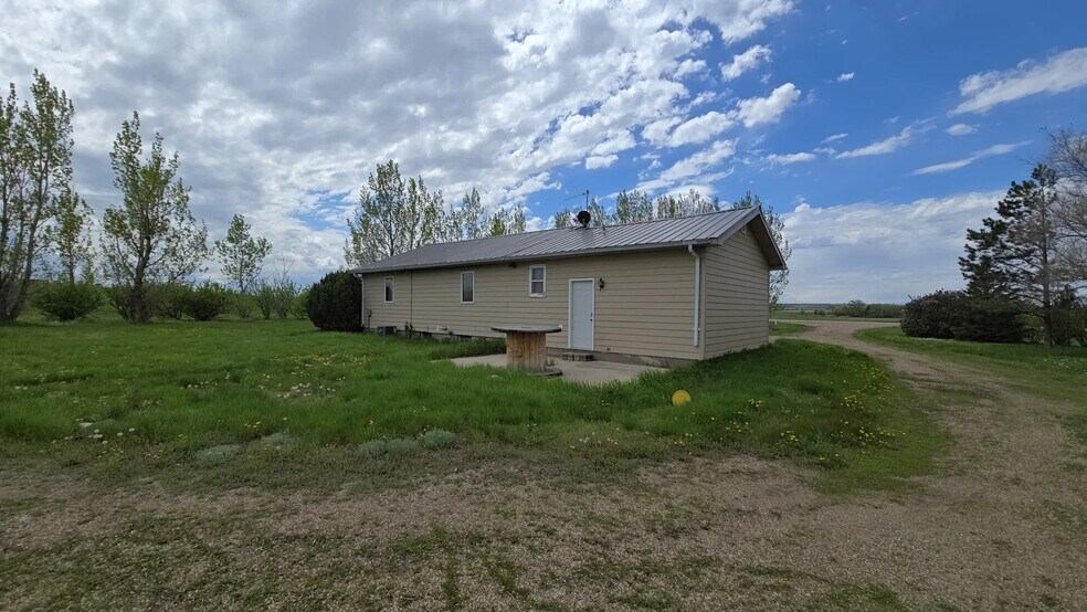 More Photos Of 5678 134th Ave NW, Williston Office For Sale