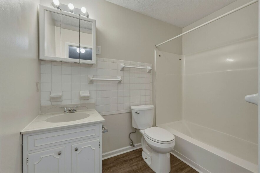 More Photos Of 1737 6th Ave, Huntington Apartments For Sale