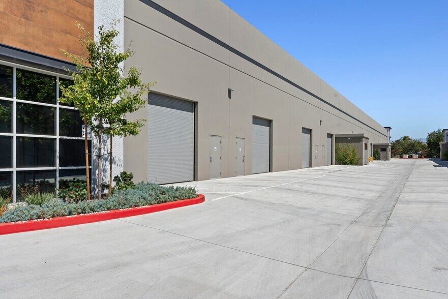 More Photos Of 1400 Graves Ave, Oxnard Distribution For Lease