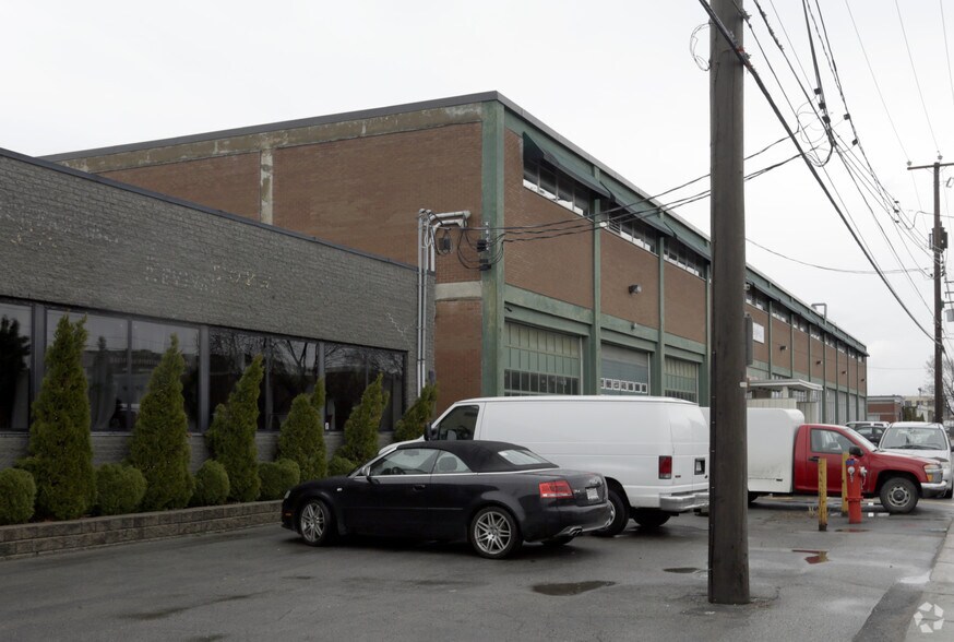 More Photos Of 5745 Rue Paré, Mt Royal Manufacturing For Lease
