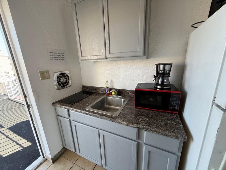More Photos Of 4711 Atlantic Ave, Wildwood Hotel For Sale
