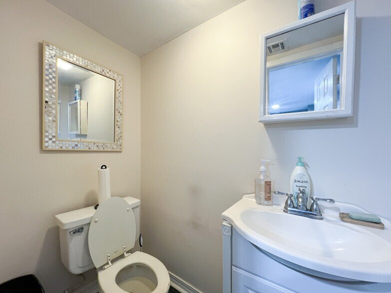 More Photos Of 3212 26th St, Metairie Auto Repair For Sale