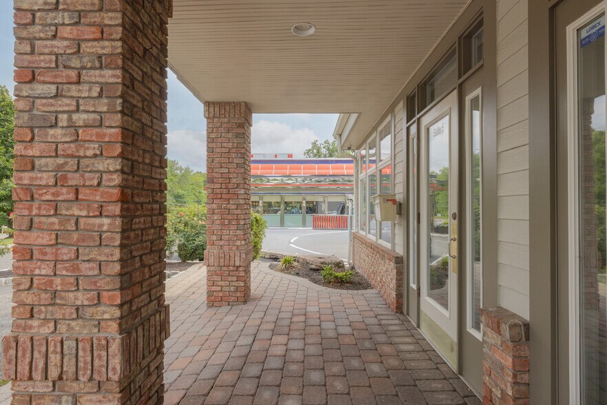 More Photos Of 516 NY-303, Orangeburg Medical For Lease
