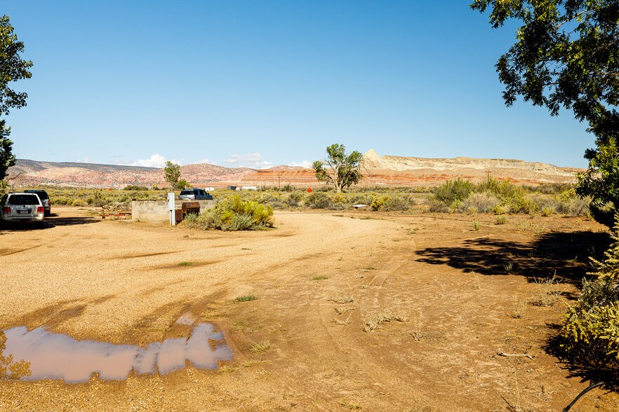 More Photos Of 2040 Long Rd Cyn, Kanab Freestanding For Sale