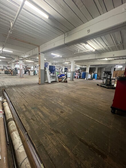 More Photos Of 50 Industrial Cir, Lincoln Manufacturing For Lease