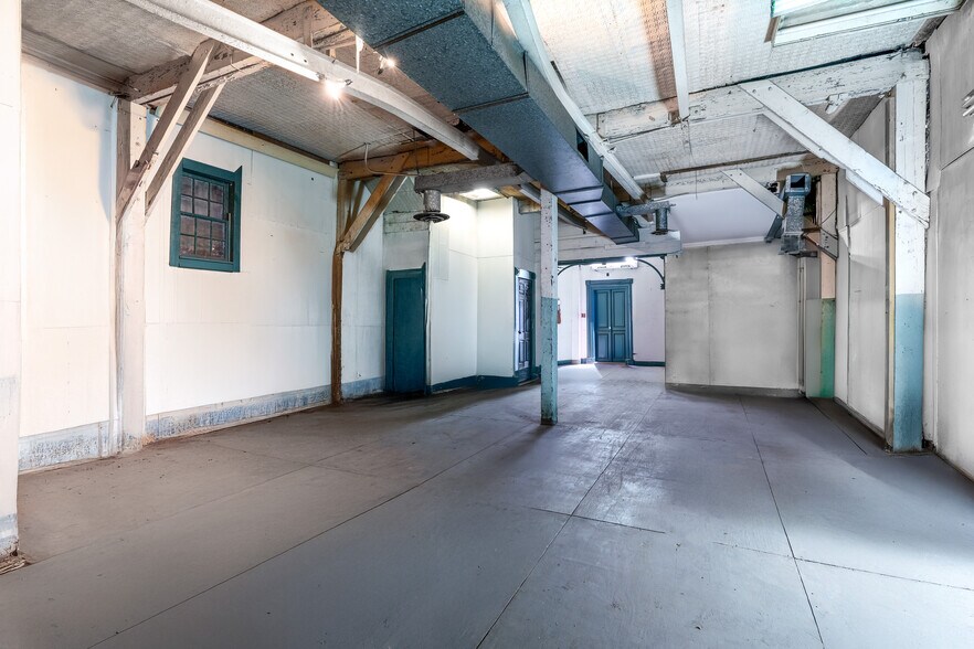 More Photos Of 1322 Jackson Ave, Long Island City Flex For Lease