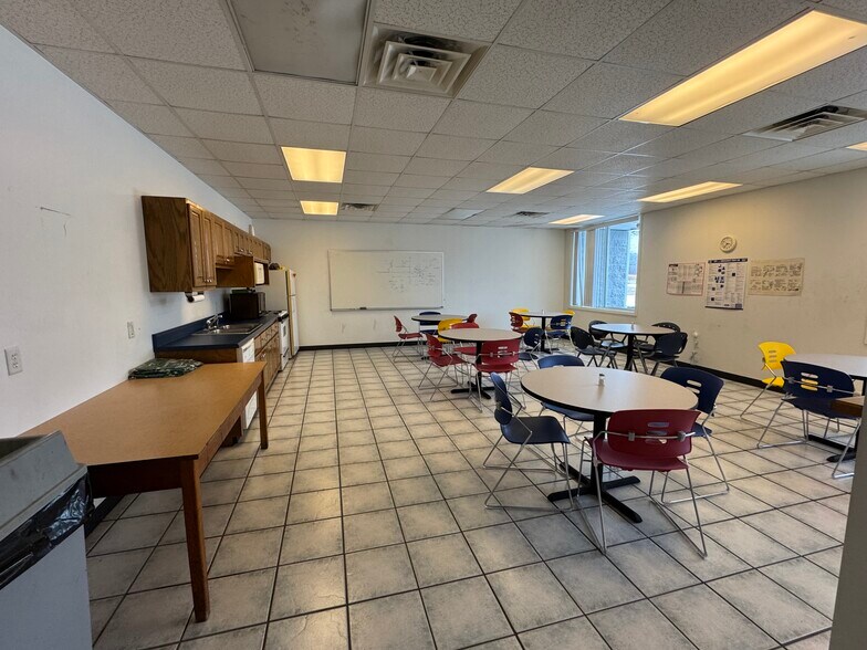 More Photos Of 385 One Industrial Park Rd, Oneida Manufacturing For Lease