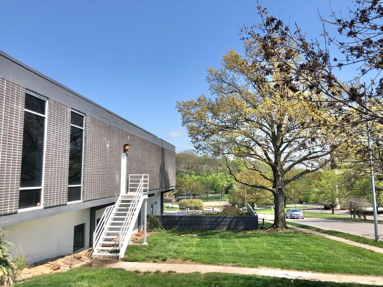 More Photos Of 9140 Ward Pky, Kansas City Office For Lease