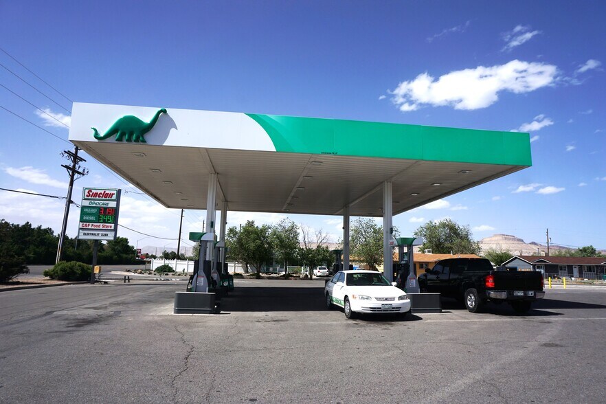 More Photos Of 422 32 Rd, Clifton General Retail For Sale