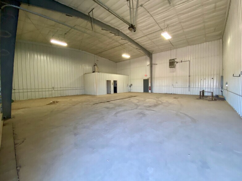 More Photos Of 5806 Baldwin Ln, Williston Warehouse For Sale