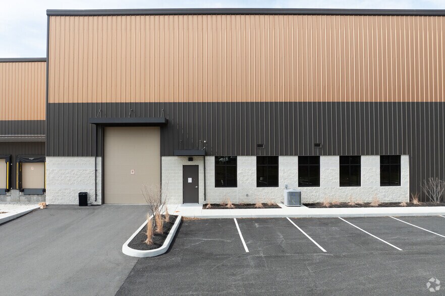More Photos Of 42 Corporate Circle, Albany Manufacturing For Lease