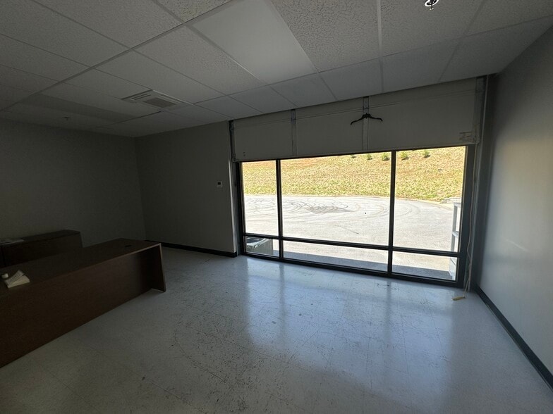 More Photos Of 140 Corporate Dr, Spartanburg Research And Development For Lease