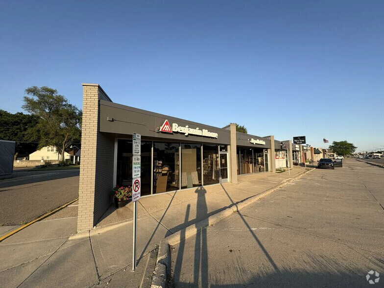 More Photos Of 33488 Woodward Ave, Birmingham Storefront For Sale