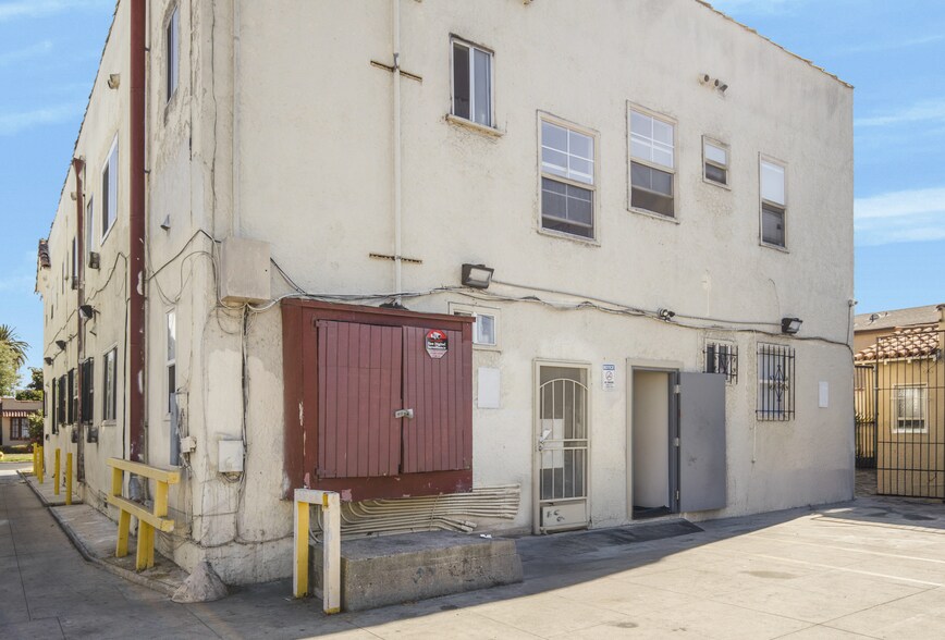 More Photos Of 1103 W 64th St, Los Angeles Apartments For Sale