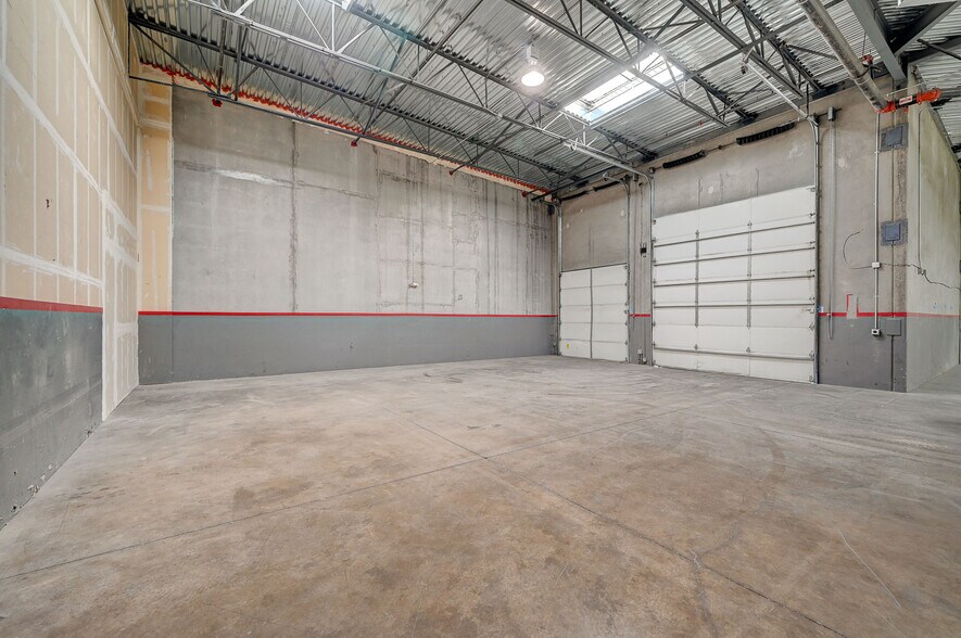 More Photos Of 3908 Civic Center Dr, North Las Vegas Distribution For Lease