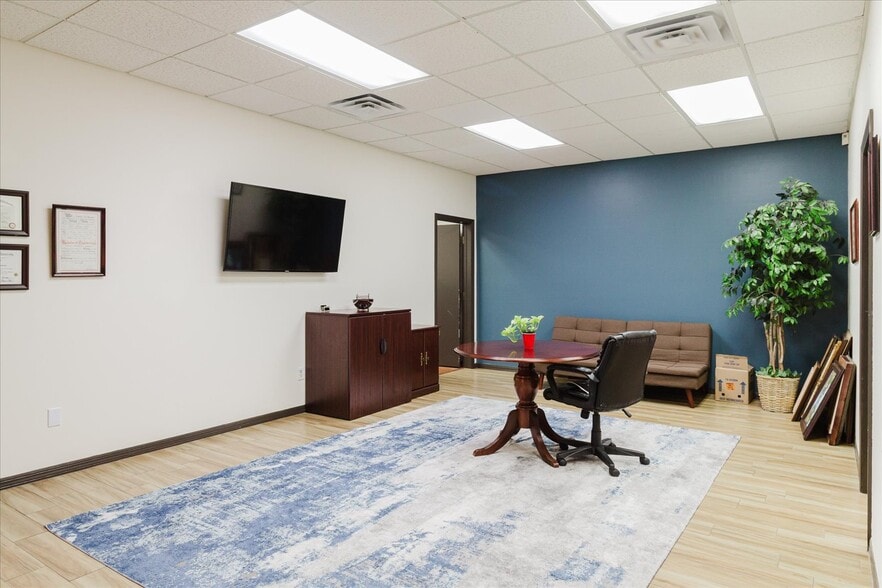 More Photos Of 611 Druid Rd E, Clearwater Office For Sale