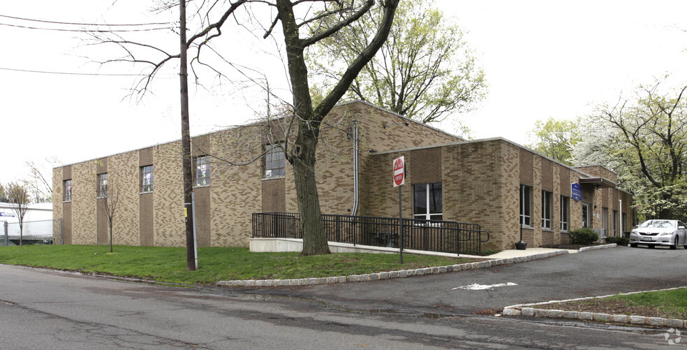 Primary Photo Of 140 Bryant Ave, Cranford Warehouse For Lease